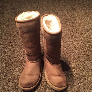 Youth/Girls UGG Boot Size 1